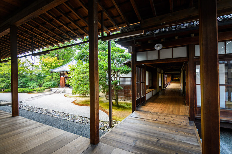 TRADITIONAL JAPANESE HOUSES